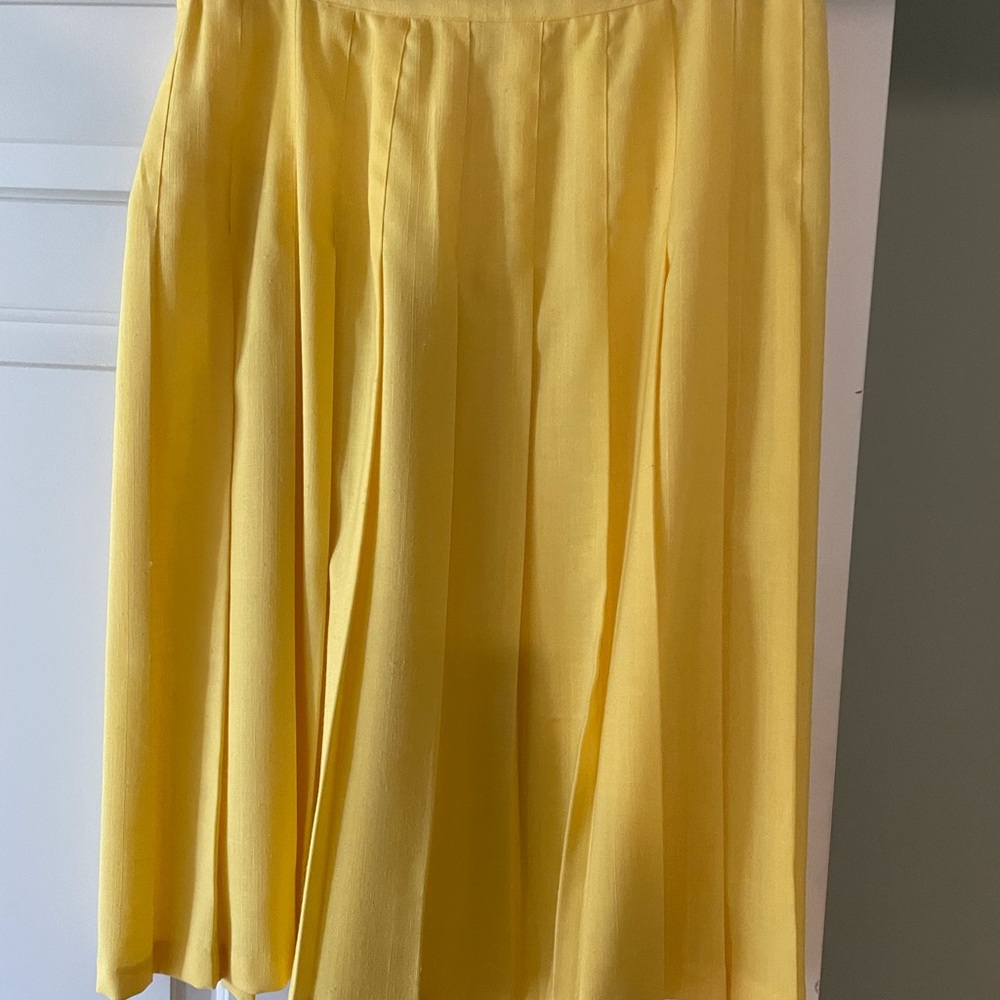 Nice Spring/Summer Suit - image 4